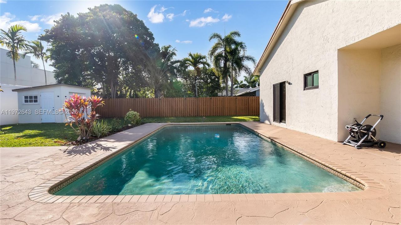 9986 NW 52nd St, Sunrise, FL 33351 Photo