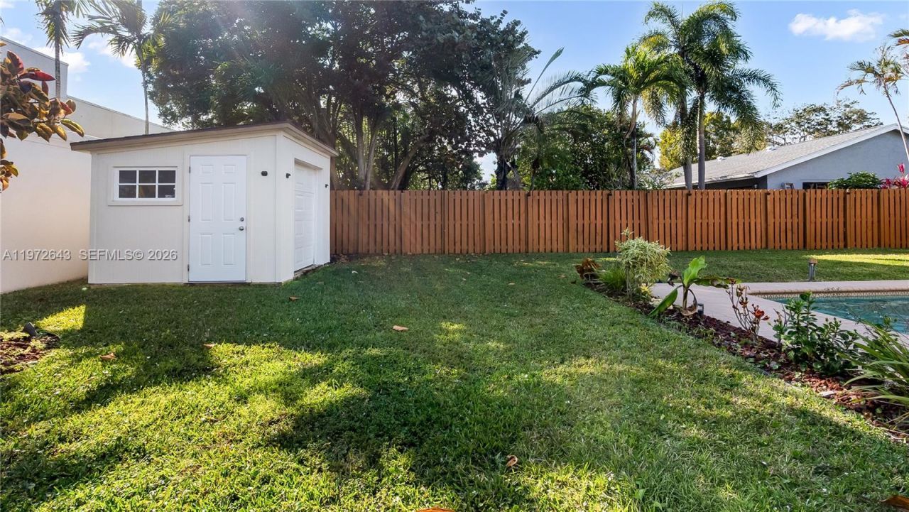 9986 NW 52nd St, Sunrise, FL 33351 Photo