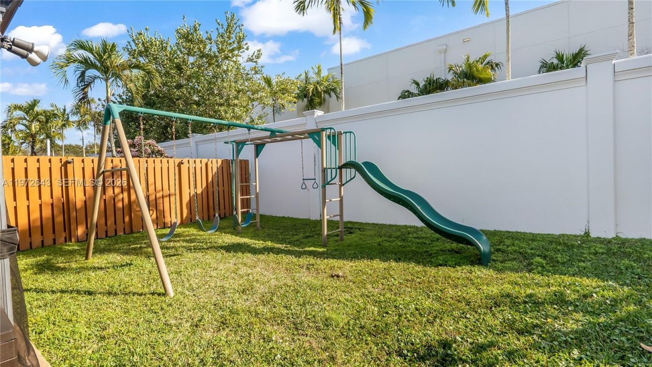 9986 NW 52nd St, Sunrise, FL 33351 Photo