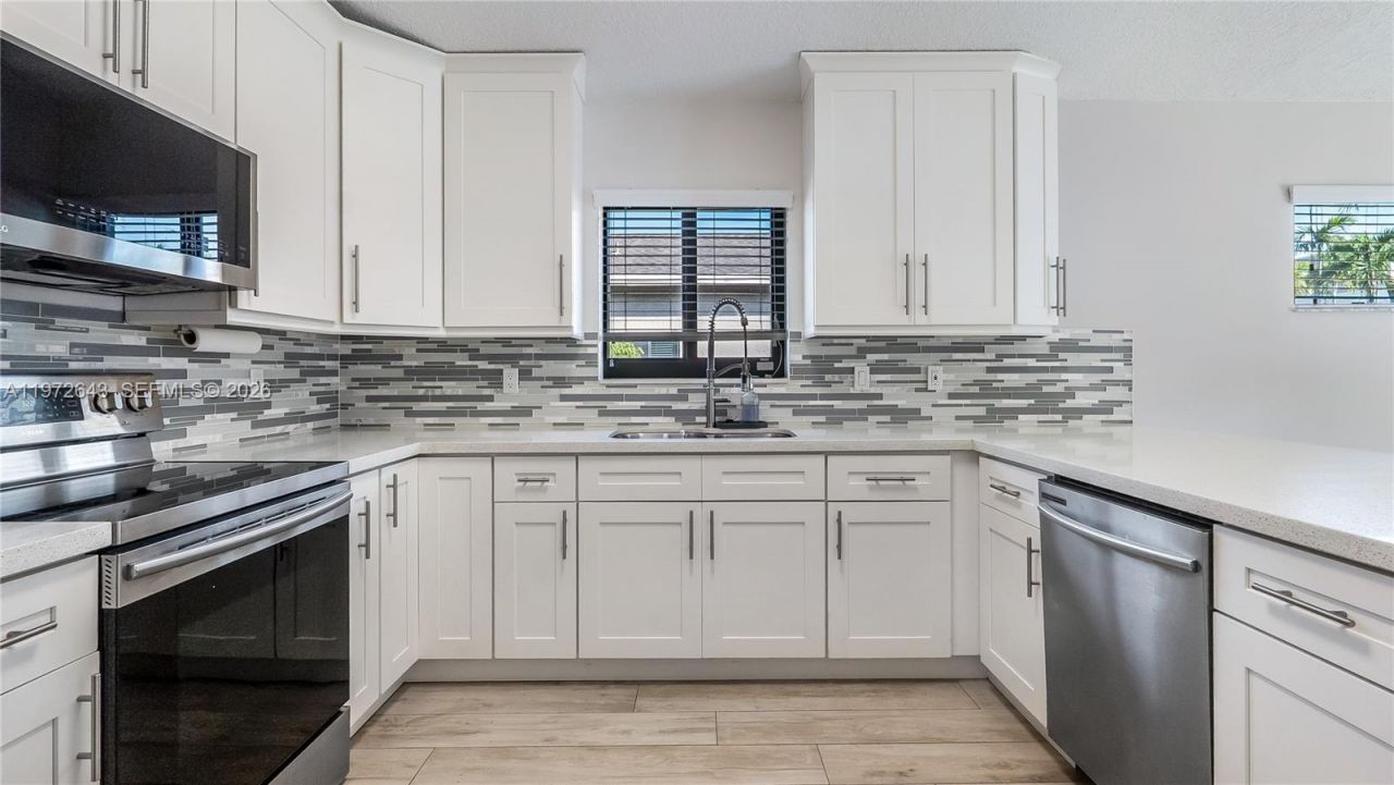 9986 NW 52nd St, Sunrise, FL 33351 Photo