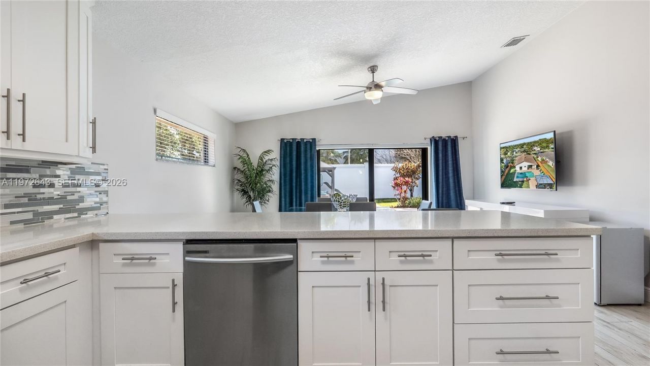 9986 NW 52nd St, Sunrise, FL 33351 Photo