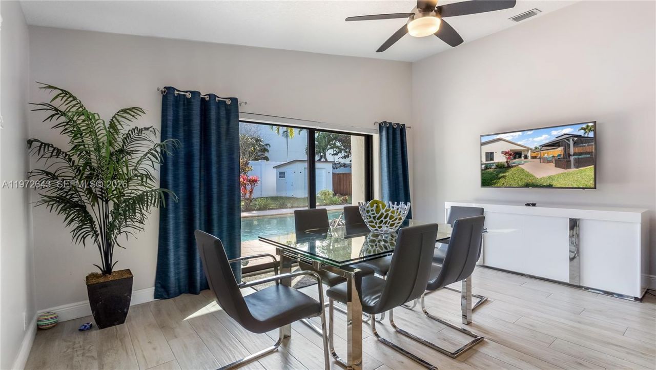 9986 NW 52nd St, Sunrise, FL 33351 Photo