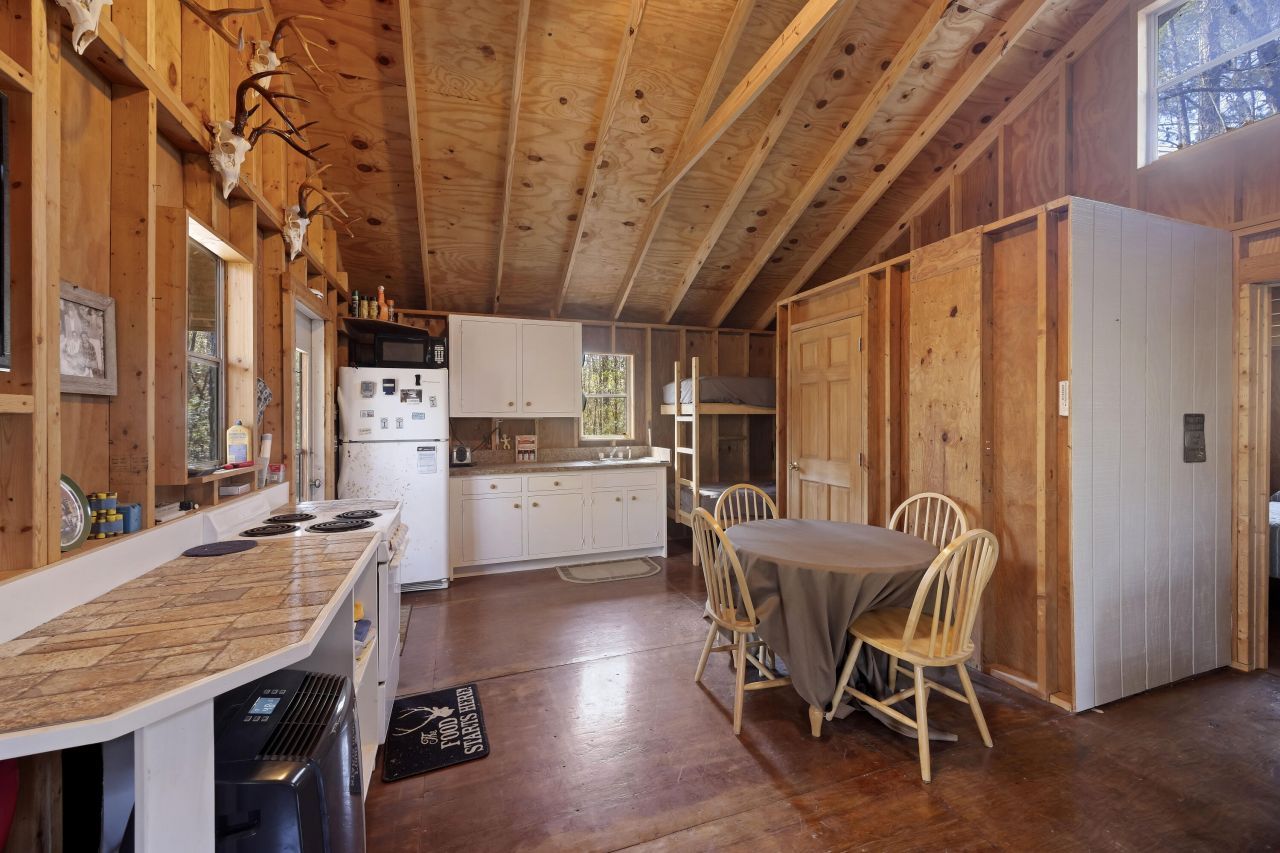 9168 Old Georgetown Road Photo 19