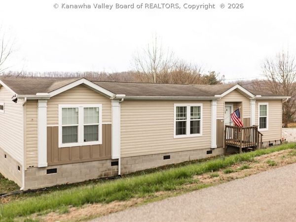 1662 3rd Street, Milton, WV 25541