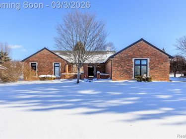 1096 Prosper Drive, Troy, MI 48098