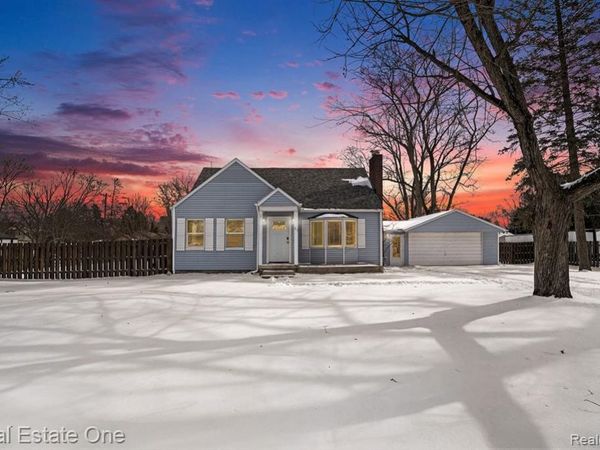 315 Clark Road, Highland Twp, MI 48357