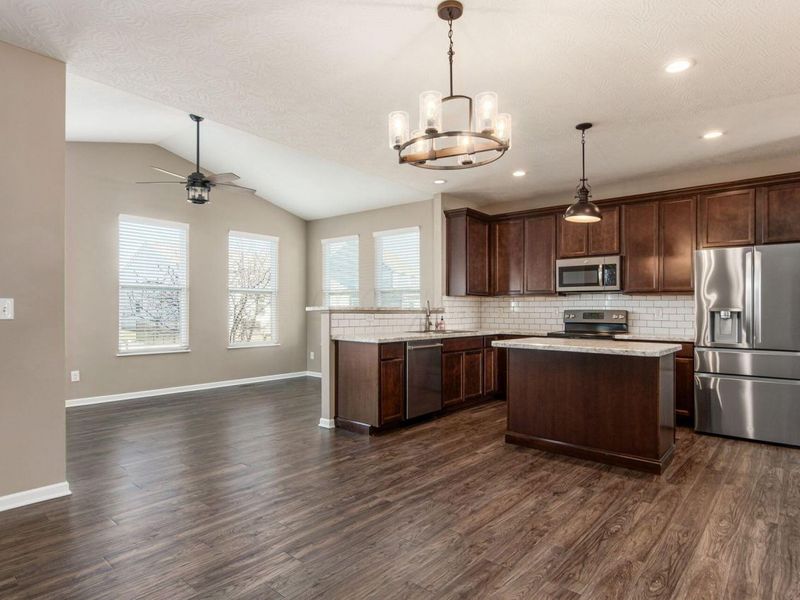 160 Chestnut Commons Drive, Commercial Point, OH 43116 Photo 10