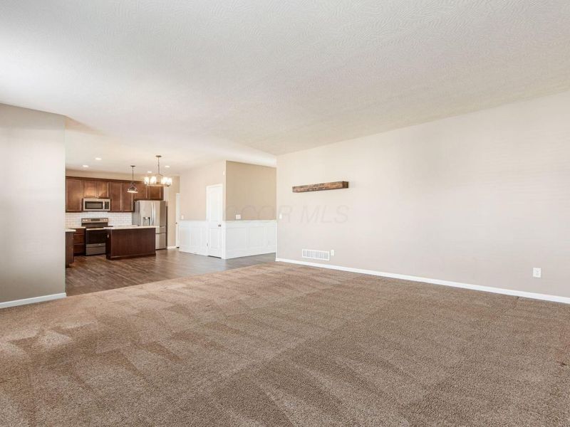 160 Chestnut Commons Drive, Commercial Point, OH 43116 Photo 21