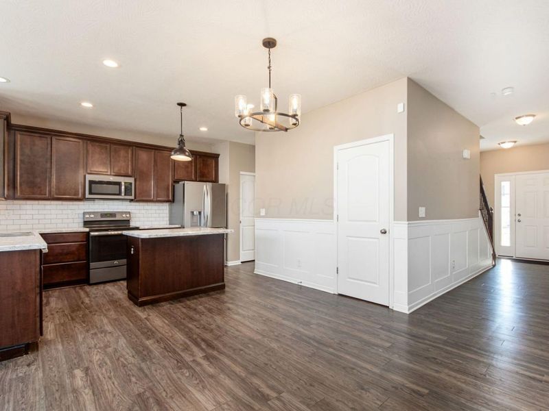 160 Chestnut Commons Drive, Commercial Point, OH 43116 Photo 9