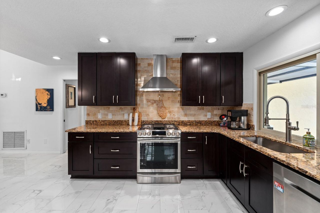 767 Caya Costa Court Ne, Saint Petersburg, FL 33702 Photo