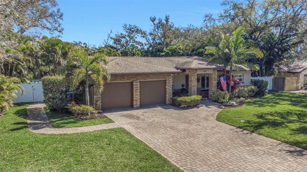 1437 Country Club Rd N Road N, Unit COUNTRY CL, Saint Petersburg, FL 33710 Main Photo