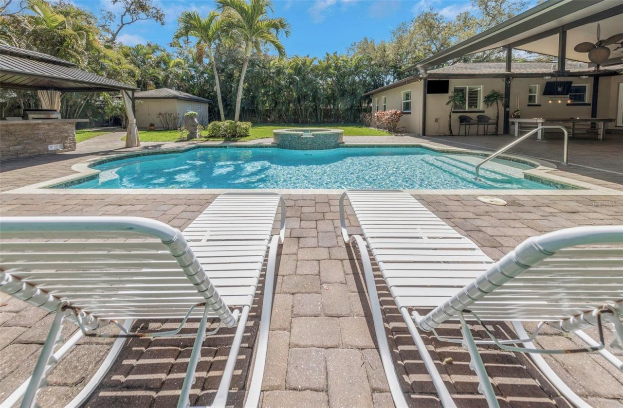 1437 Country Club Rd N Road N, Unit COUNTRY CL, Saint Petersburg, FL 33710 Photo