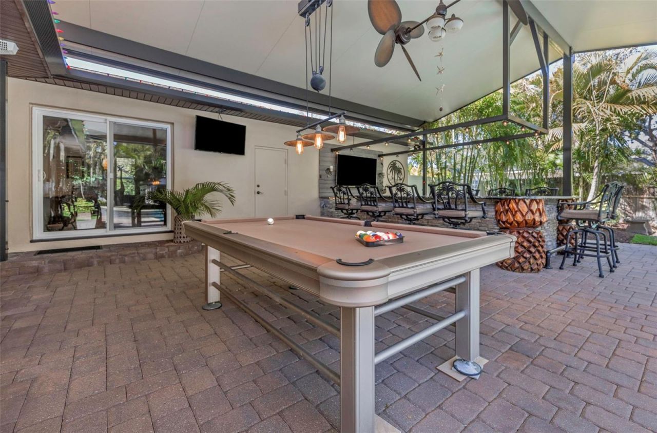 1437 Country Club Rd N Road N, Unit COUNTRY CL, Saint Petersburg, FL 33710 Photo