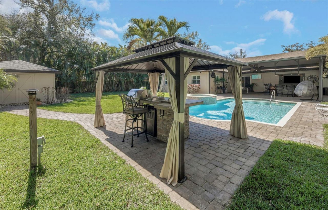 1437 Country Club Rd N Road N, Unit COUNTRY CL, Saint Petersburg, FL 33710 Photo