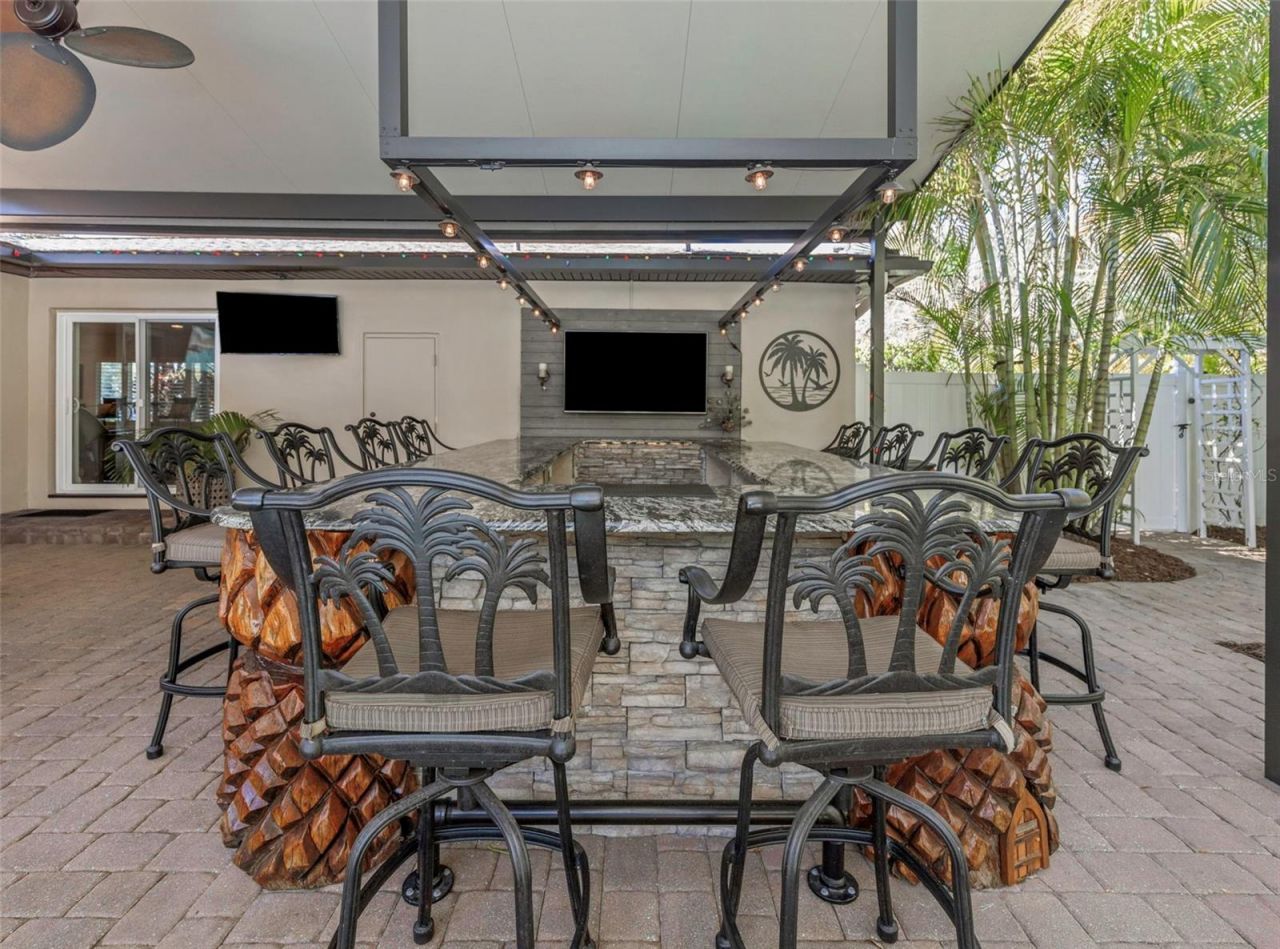 1437 Country Club Rd N Road N, Unit COUNTRY CL, Saint Petersburg, FL 33710 Photo