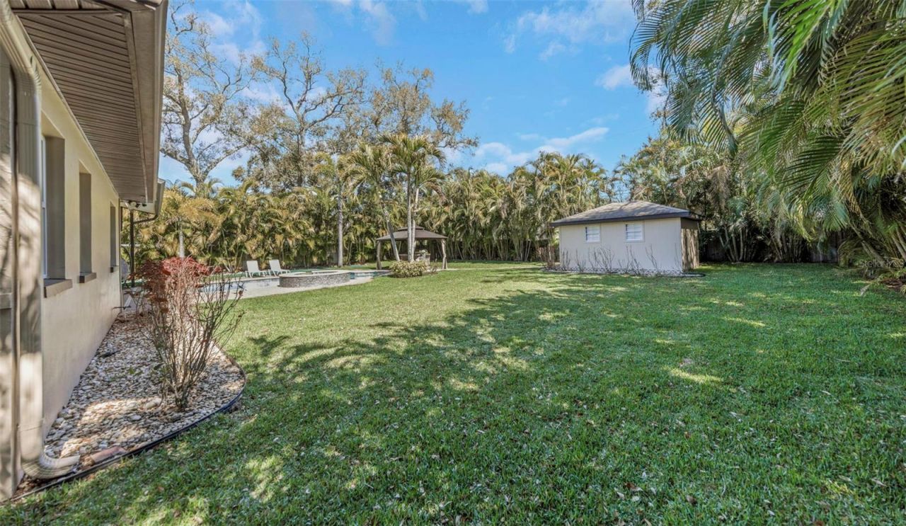 1437 Country Club Rd N Road N, Unit COUNTRY CL, Saint Petersburg, FL 33710 Photo