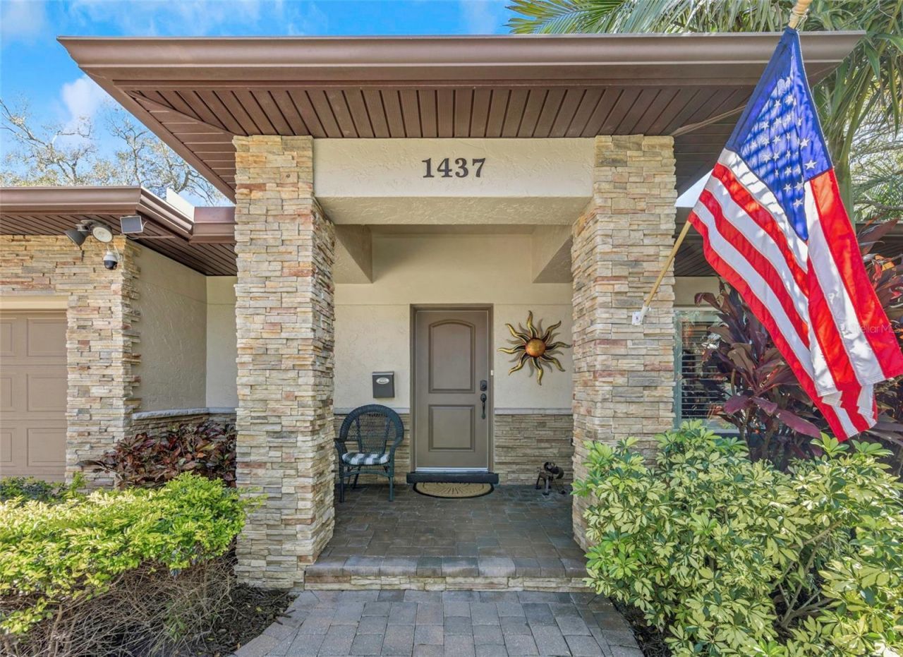 1437 Country Club Rd N Road N, Unit COUNTRY CL, Saint Petersburg, FL 33710 Photo