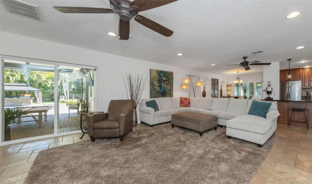 1437 Country Club Rd N Road N, Unit COUNTRY CL, Saint Petersburg, FL 33710 Photo