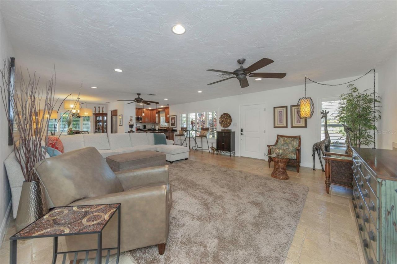 1437 Country Club Rd N Road N, Unit COUNTRY CL, Saint Petersburg, FL 33710 Photo