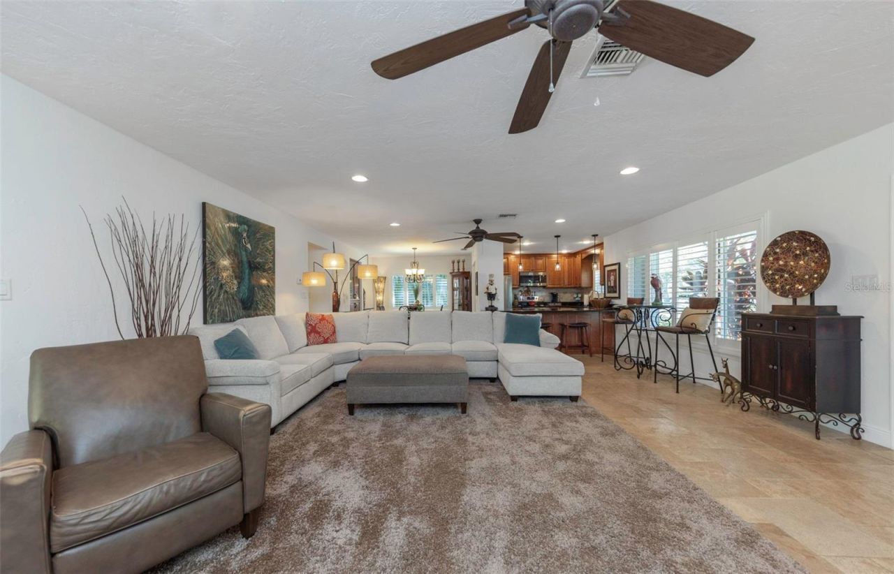 1437 Country Club Rd N Road N, Unit COUNTRY CL, Saint Petersburg, FL 33710 Photo