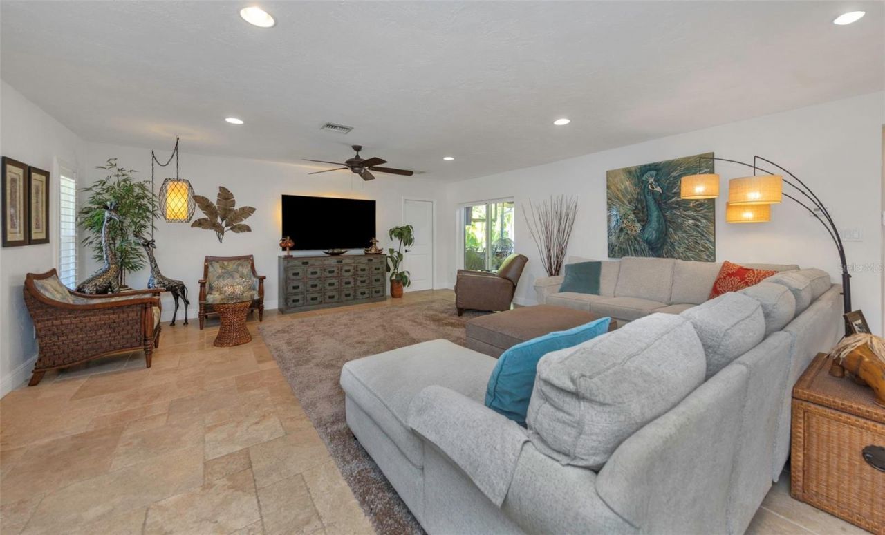 1437 Country Club Rd N Road N, Unit COUNTRY CL, Saint Petersburg, FL 33710 Photo