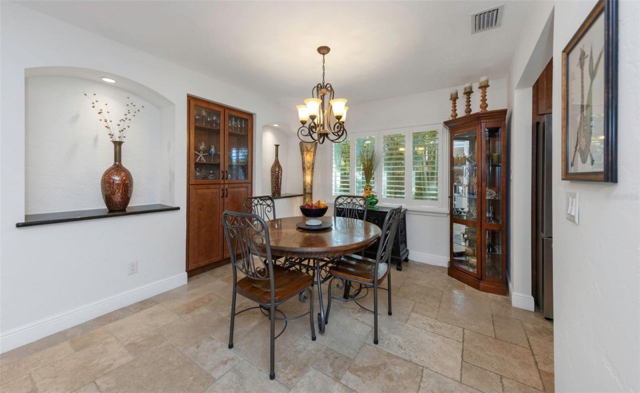 1437 Country Club Rd N Road N, Unit COUNTRY CL, Saint Petersburg, FL 33710 Photo