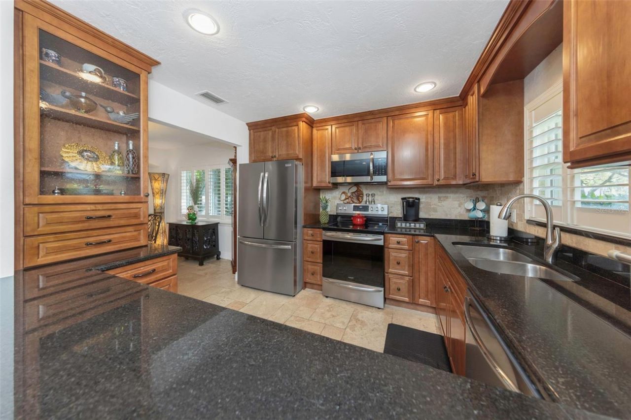 1437 Country Club Rd N Road N, Unit COUNTRY CL, Saint Petersburg, FL 33710 Photo