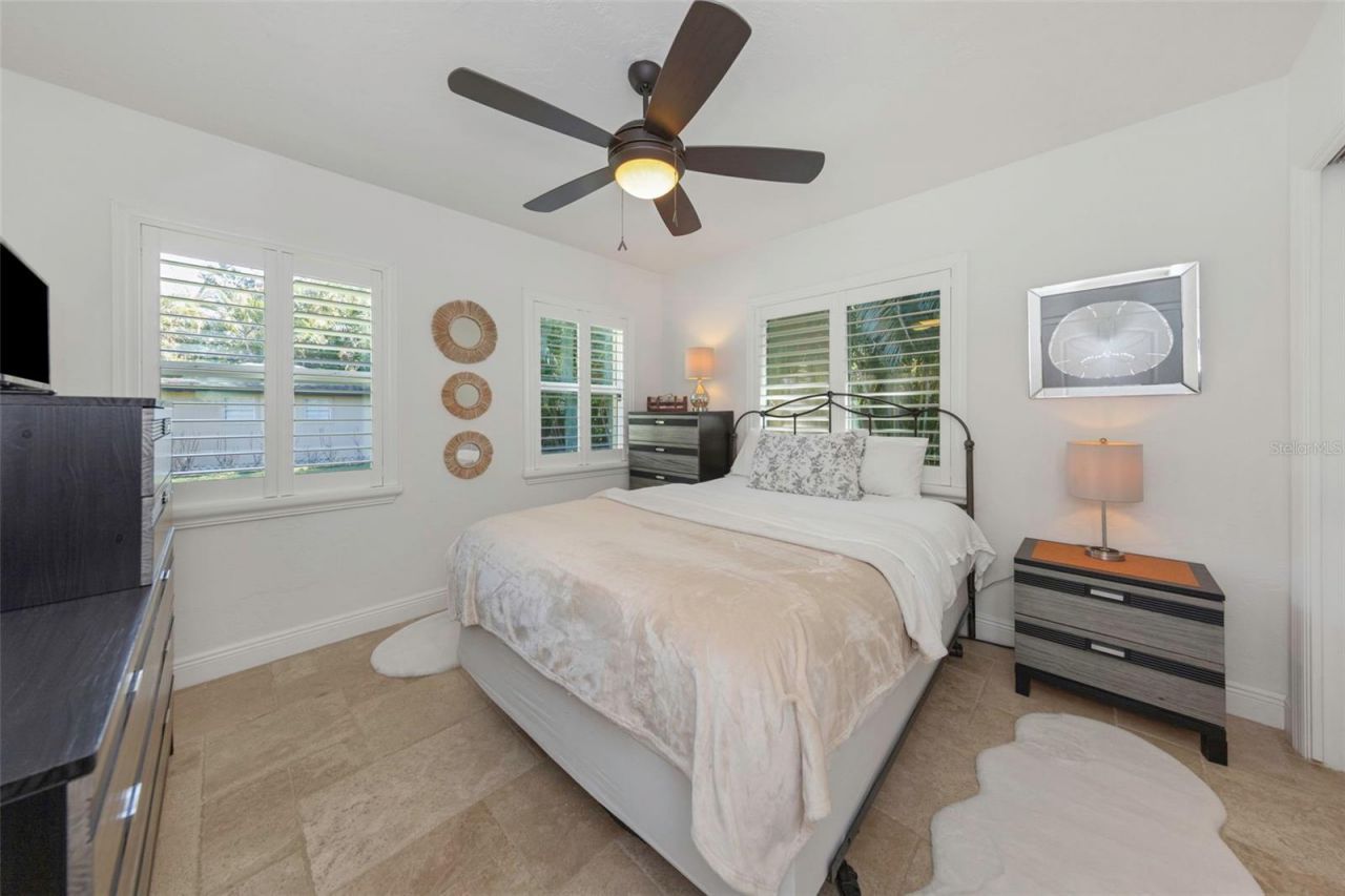 1437 Country Club Rd N Road N, Unit COUNTRY CL, Saint Petersburg, FL 33710 Photo