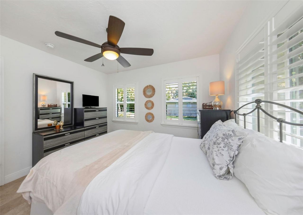 1437 Country Club Rd N Road N, Unit COUNTRY CL, Saint Petersburg, FL 33710 Photo