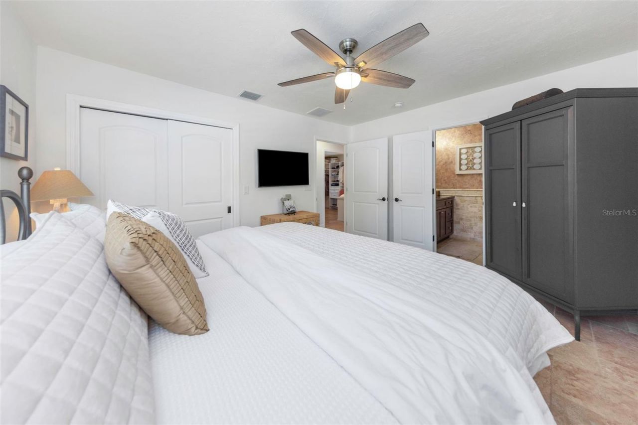 1437 Country Club Rd N Road N, Unit COUNTRY CL, Saint Petersburg, FL 33710 Photo