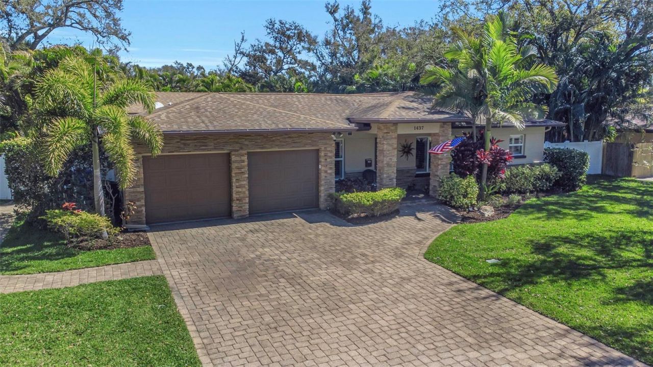 1437 Country Club Rd N Road N, Unit COUNTRY CL, Saint Petersburg, FL 33710 Photo