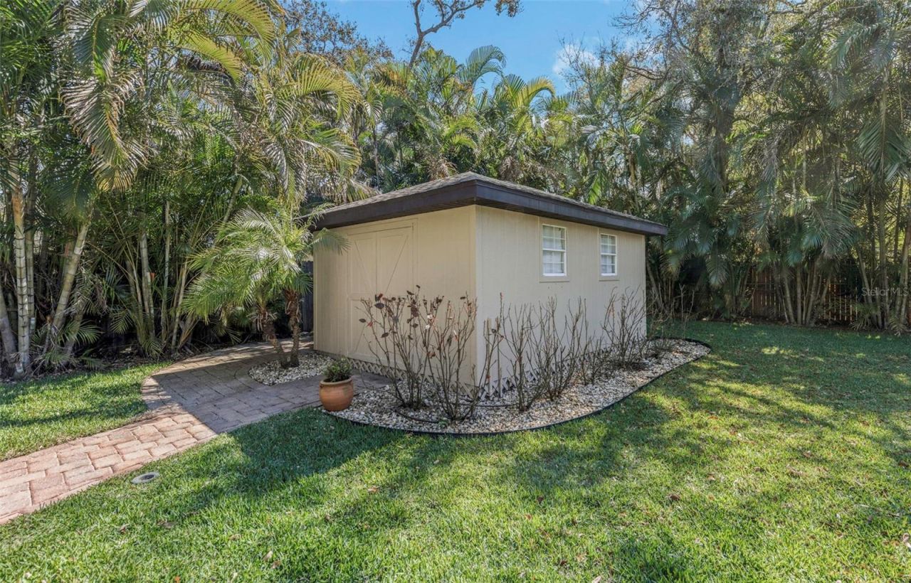 1437 Country Club Rd N Road N, Unit COUNTRY CL, Saint Petersburg, FL 33710 Photo