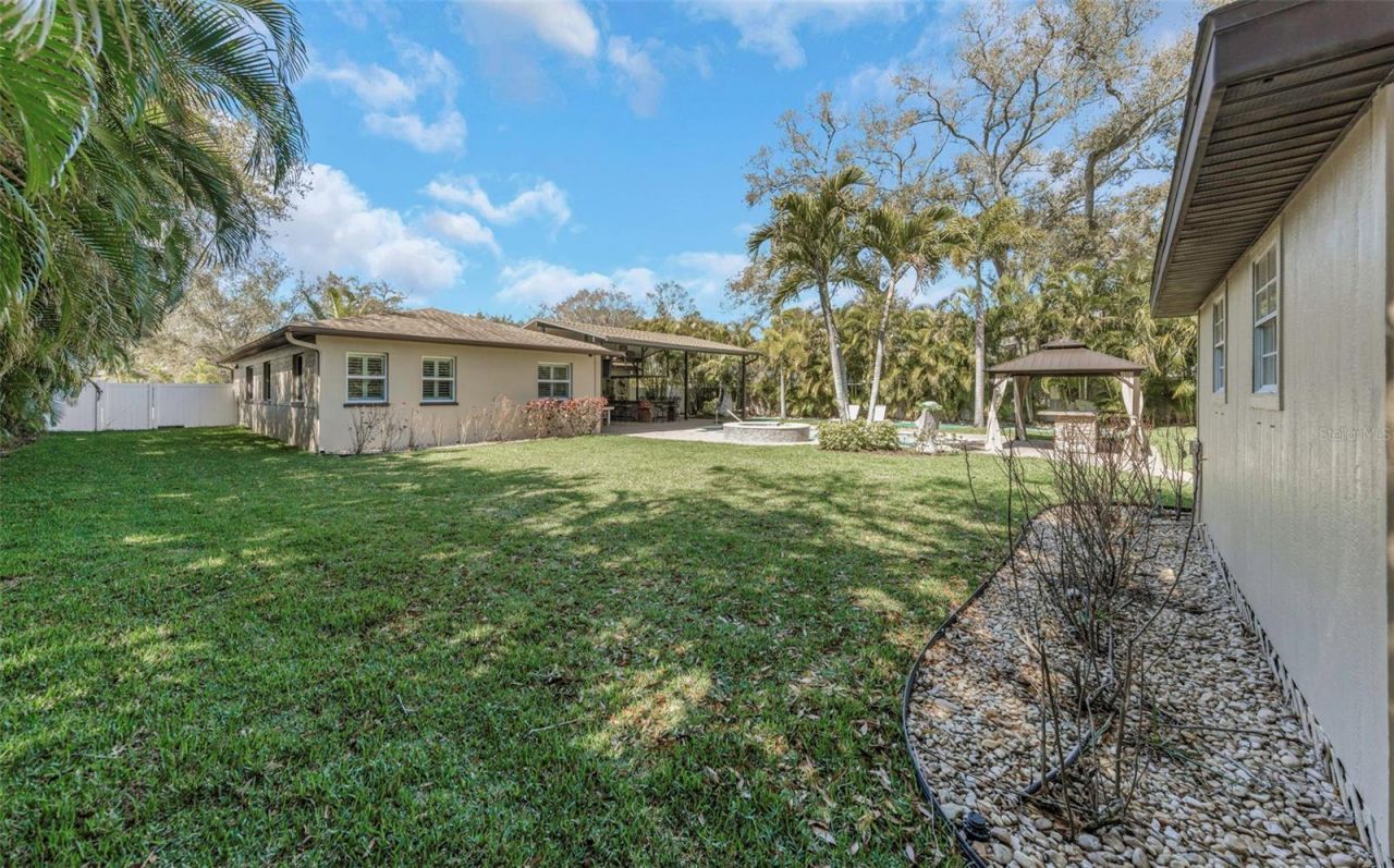 1437 Country Club Rd N Road N, Unit COUNTRY CL, Saint Petersburg, FL 33710 Photo