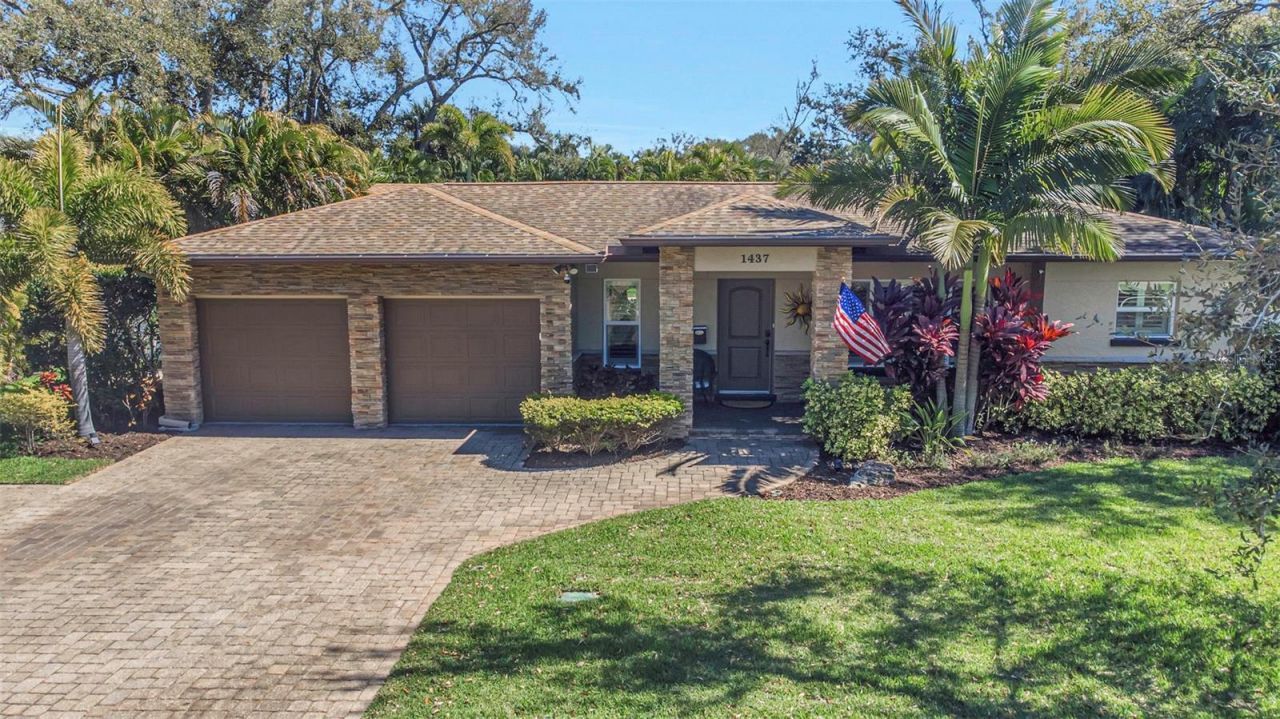 1437 Country Club Rd N Road N, Unit COUNTRY CL, Saint Petersburg, FL 33710 Photo