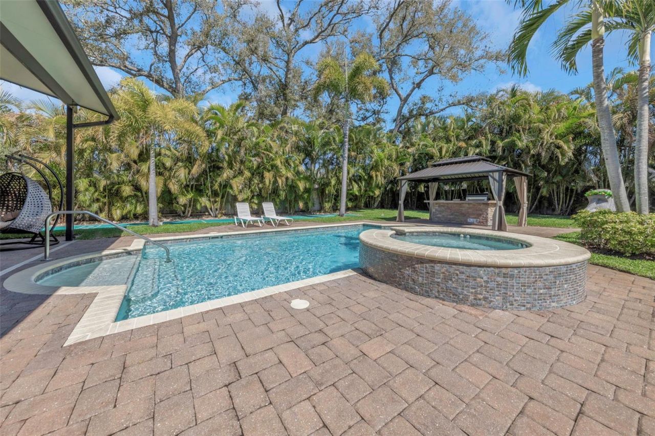 1437 Country Club Rd N Road N, Unit COUNTRY CL, Saint Petersburg, FL 33710 Photo