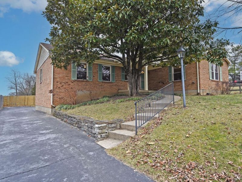 2140 Trailwood Drive, Cincinnati, OH 45230 Photo 3