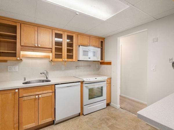 40 Bigelow Ave, Unit 23, Watertown, MA 02472