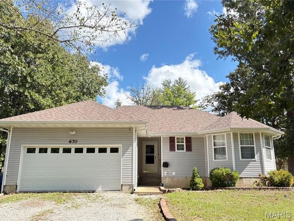 670 Lone Pine Street , Houston, MO 65483