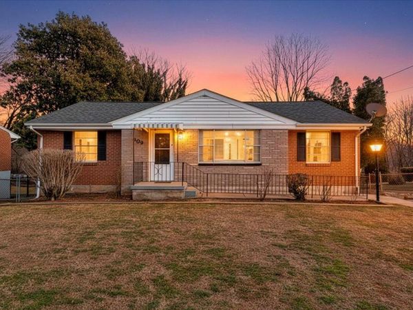 909 Chester AVE , Roanoke, VA 24019