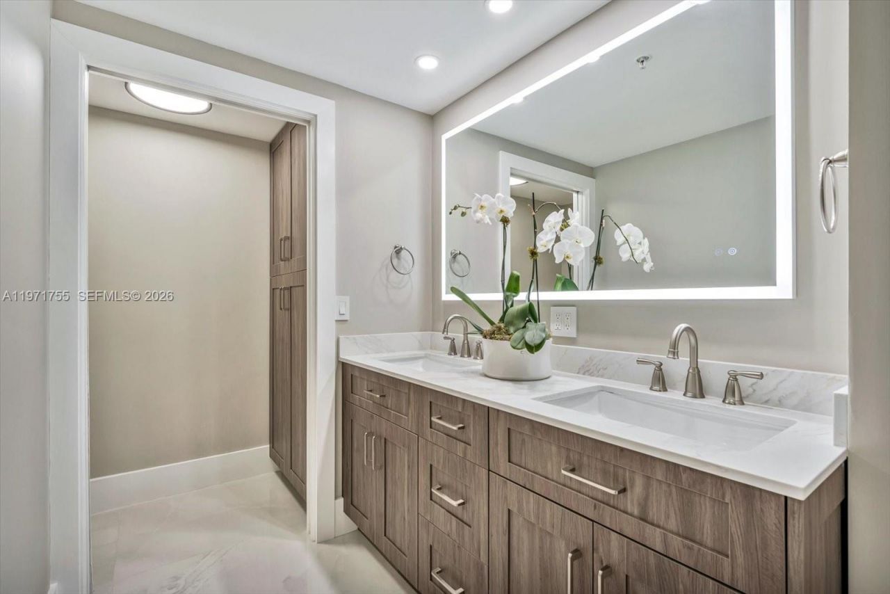 3400 SW 27th Ave , Unit 1601, Miami, FL 33133 Photo