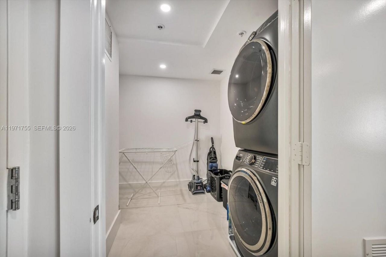 3400 SW 27th Ave , Unit 1601, Miami, FL 33133 Photo