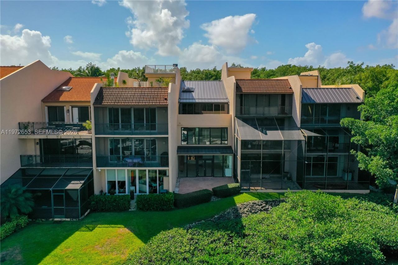 5990 Paradise Point Dr , Palmetto Bay, FL 33157 Photo