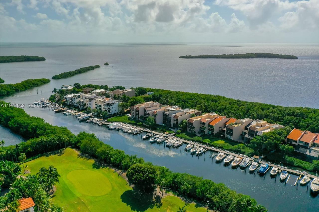 5990 Paradise Point Dr, Palmetto Bay, FL 33157 Photo