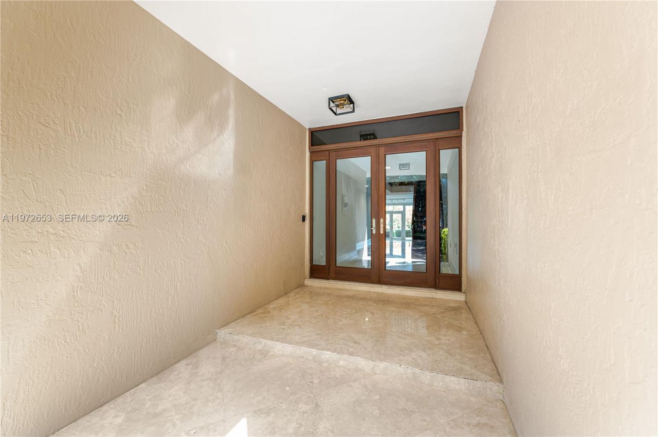 5990 Paradise Point Dr, Palmetto Bay, FL 33157 Photo