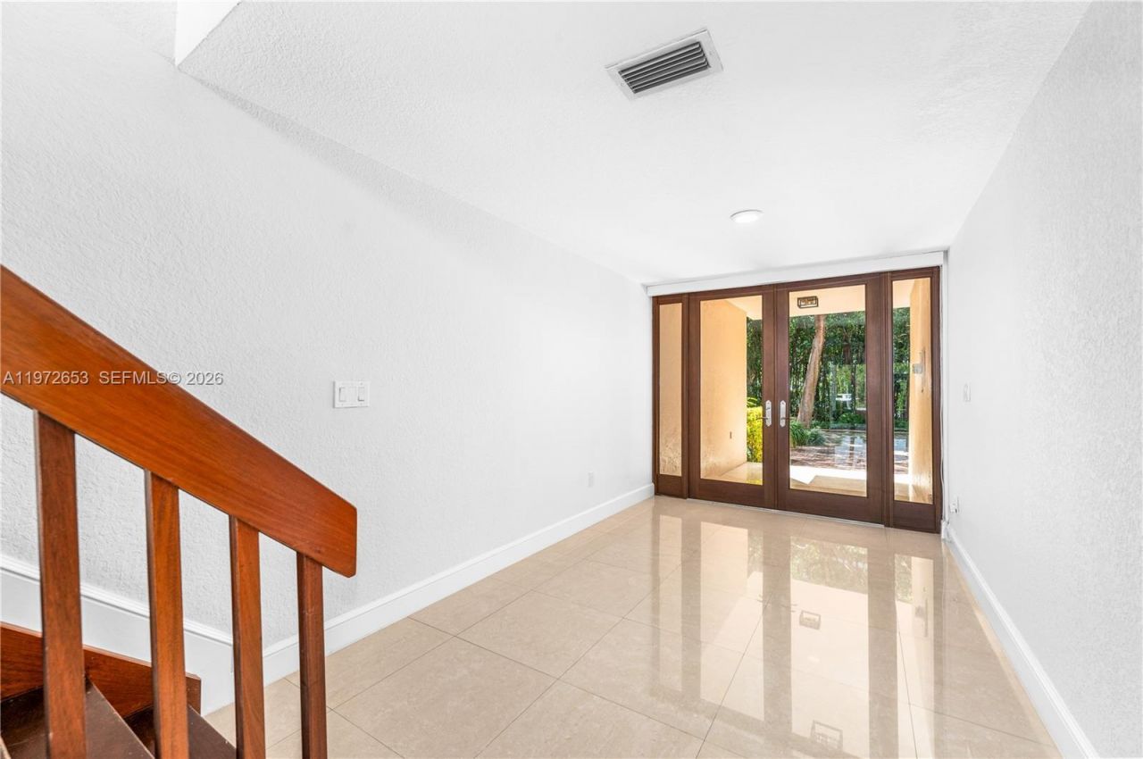 5990 Paradise Point Dr, Palmetto Bay, FL 33157 Photo