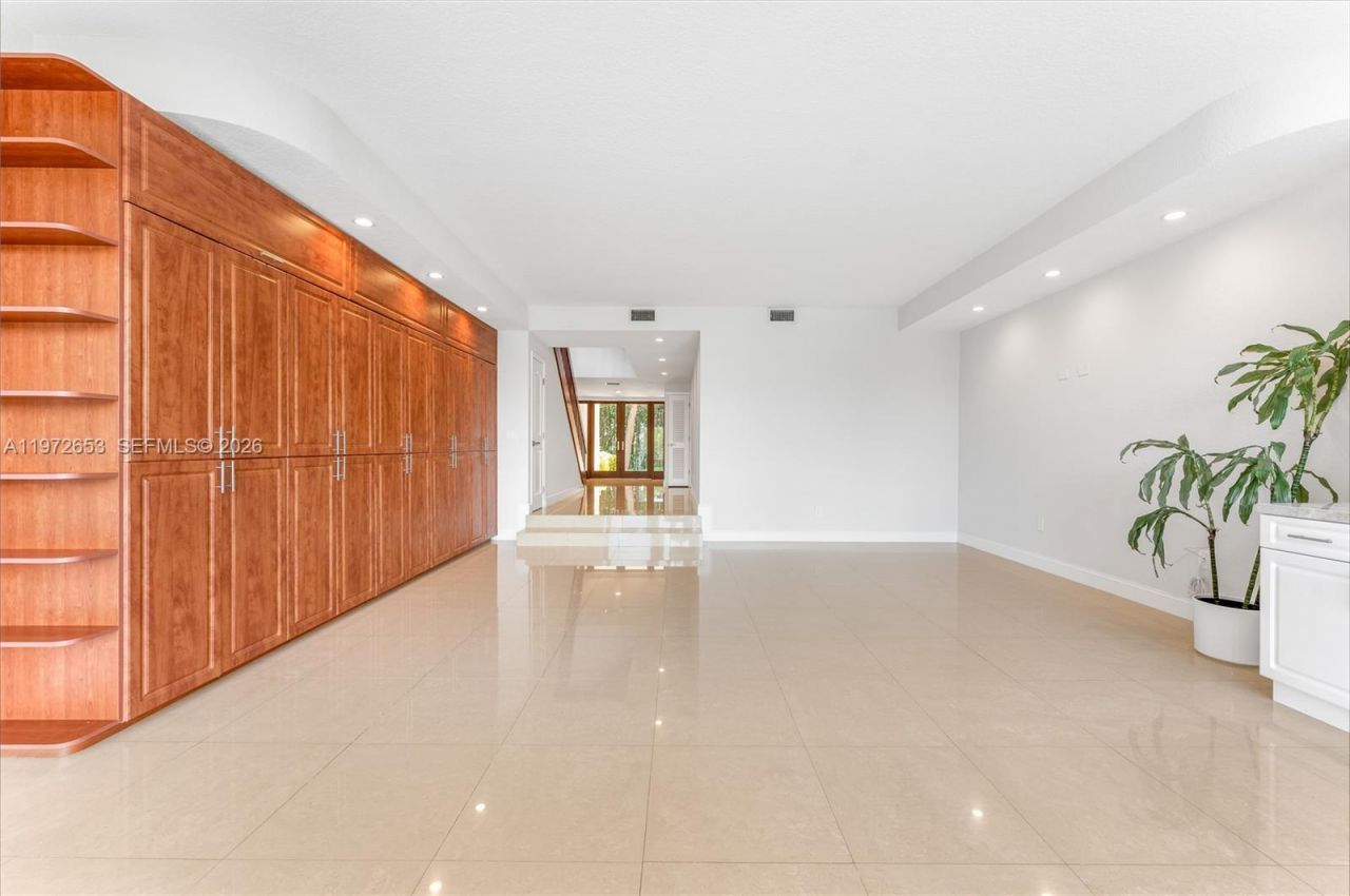 5990 Paradise Point Dr , Palmetto Bay, FL 33157 Photo