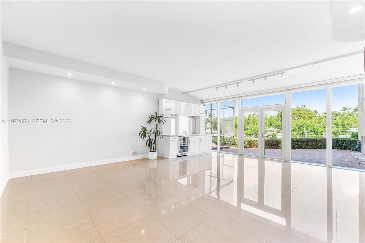 5990 Paradise Point Dr, Palmetto Bay, FL 33157 Photo