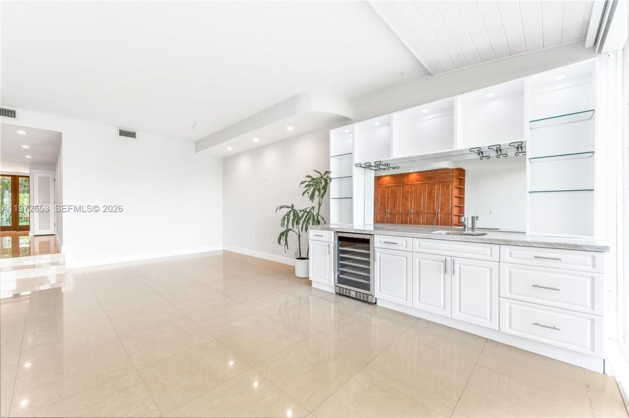 5990 Paradise Point Dr, Palmetto Bay, FL 33157 Photo