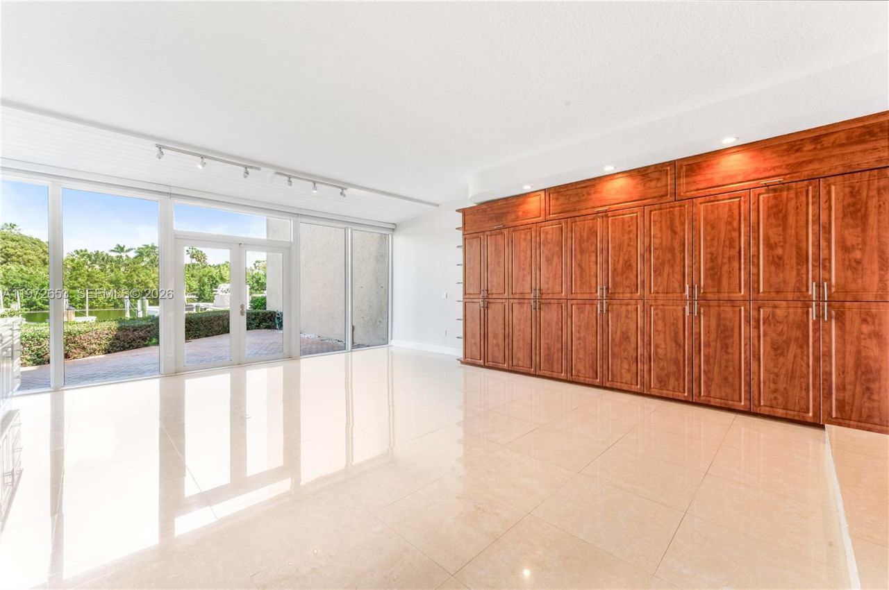 5990 Paradise Point Dr, Palmetto Bay, FL 33157 Photo