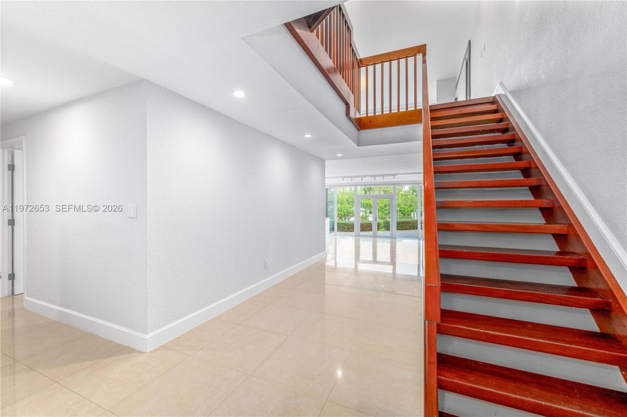 5990 Paradise Point Dr, Palmetto Bay, FL 33157 Photo